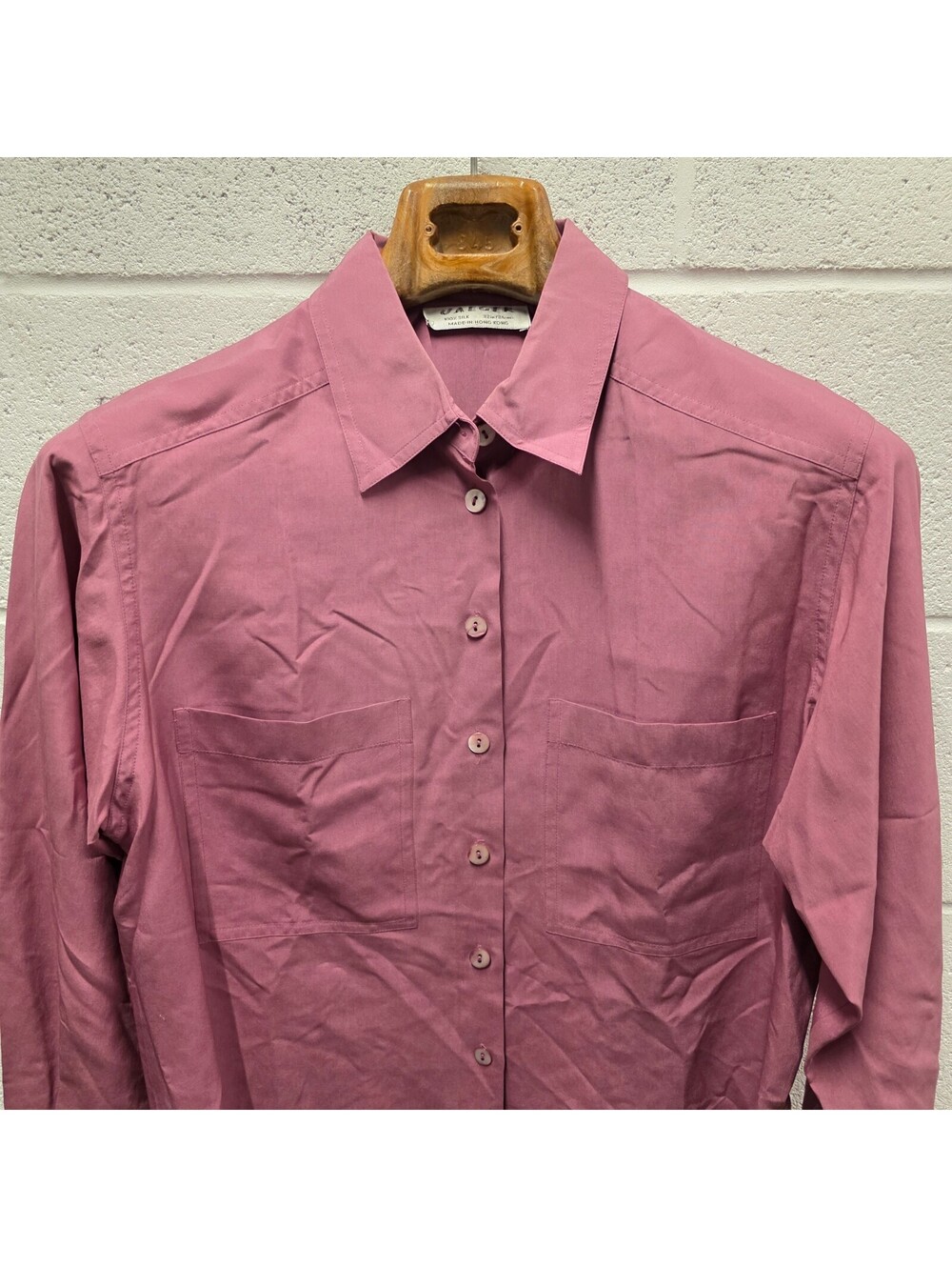 Jaeger Raspberry Silk Collared Long Sleeve Button-Up Shirt 21.5x30  10 US